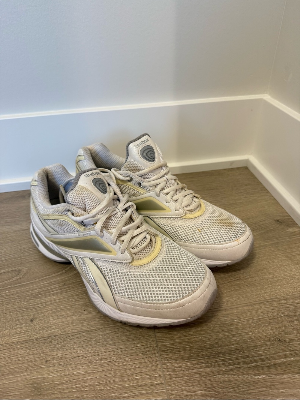 Reebok EasyTone SmoothFit Women's Walking Shoes Size 10 White Silver Toning